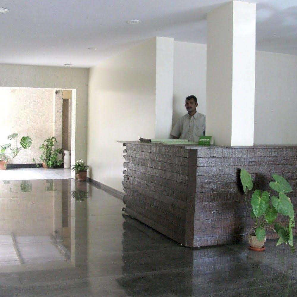 Oyo 1194 Hotel Gulmohr Pune Exteriör bild