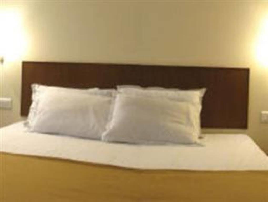 Oyo 1194 Hotel Gulmohr Pune Exteriör bild