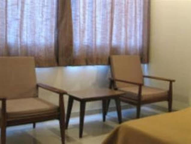 Oyo 1194 Hotel Gulmohr Pune Exteriör bild